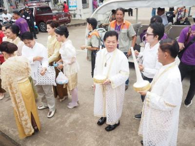 งานประเพณีอุ้มพระดำน้ำ 2558