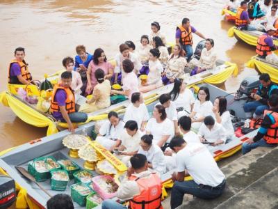 งานประเพณีอุ้มพระดำน้ำ 2558