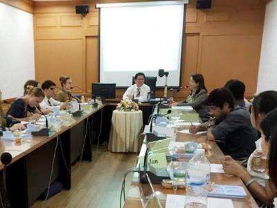 ประชุมการจัดการเรียนการสอนหลักสูตรภาษาอังกฤษ