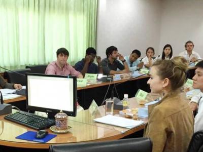 ประชุมการจัดการเรียนการสอนหลักสูตรภาษาอังกฤษ
